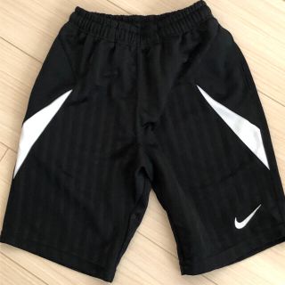 ナイキ(NIKE)の美品130センチ★NIKEショートパンツ★スポーツウェアに★オマケつき(パンツ/スパッツ)