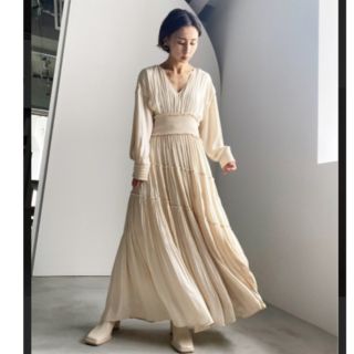 アメリヴィンテージ(Ameri VINTAGE)のアメリヴィンテージ  SLANT SHIRRING PLEATS DRESS (ロングワンピース/マキシワンピース)