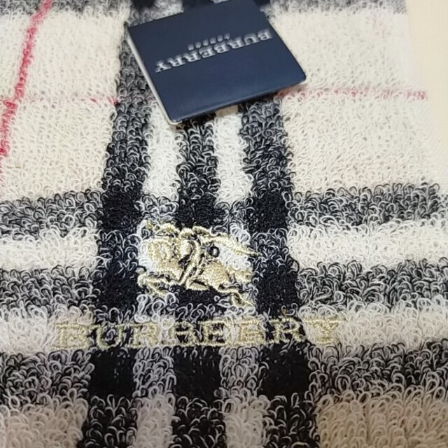 BURBERRY(バーバリー)のバーバリー　ハンカチ　大判　２点セット　ブラック　新品　未使用 メンズのファッション小物(ハンカチ/ポケットチーフ)の商品写真