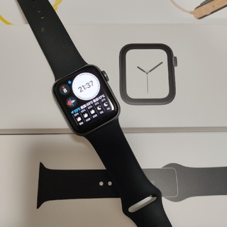 アップル(Apple)のApple Watch series 4(腕時計(デジタル))