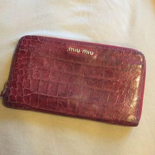 ミュウミュウ(miumiu)のmiumiuクロコ長財布(財布)