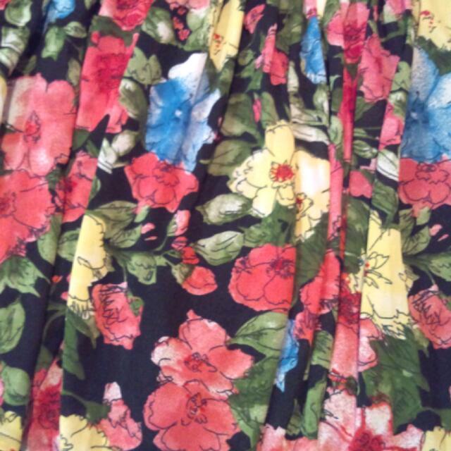 SPINNS(スピンズ)の花柄スカート レディースのスカート(ミニスカート)の商品写真