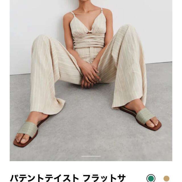 ZARA(ザラ)のぽむ様　パテントテイスト　フラットサンダル レディースの靴/シューズ(サンダル)の商品写真