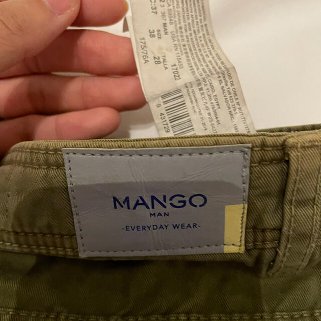 MANGO(マンゴ)の日本未入荷‼︎【MANGO】ハーフパンツ カーキ メンズのパンツ(ショートパンツ)の商品写真