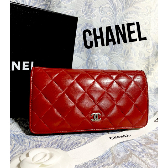 CHANEL(シャネル)の正規品　美品　シャネル　マトラッセ　二つ折り　長財布　赤 レディースのファッション小物(財布)の商品写真