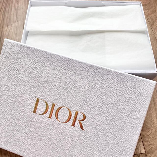 Christian Dior(クリスチャンディオール)のDior ギフトボックス リボン インテリア/住まい/日用品のオフィス用品(ラッピング/包装)の商品写真