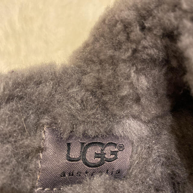 UGG(アグ)のUGG スリッパ　ブラック　21.5〜22cm インテリア/住まい/日用品のインテリア小物(スリッパ/ルームシューズ)の商品写真