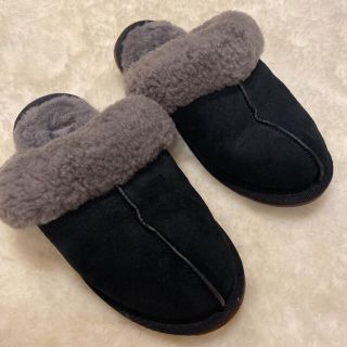 アグ(UGG)のUGG スリッパ　ブラック　21.5〜22cm(スリッパ/ルームシューズ)