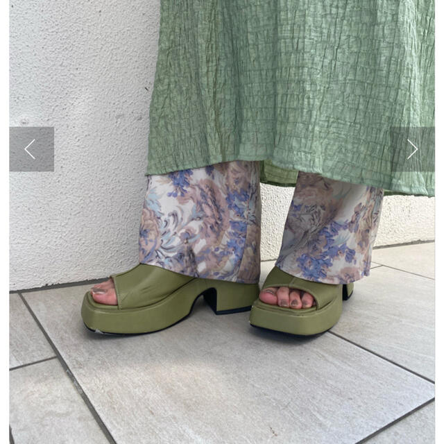 Kastane(カスタネ)のkastane  Flower Print Shear pants レディースのパンツ(カジュアルパンツ)の商品写真