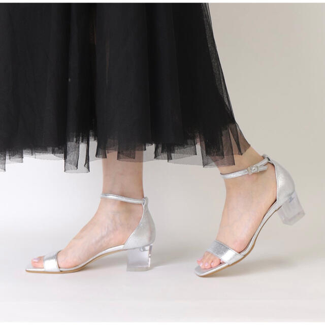 DIANA(ダイアナ)の新品artemisbyDIANAクリアチャンキーヒールアンクルストラップサンダル レディースの靴/シューズ(サンダル)の商品写真