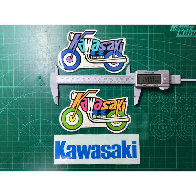 カワサキ(カワサキ)の希少品  当時物  Kawasaki カワサキ  ステッカー 3枚セット品 自動車/バイクのバイク(ステッカー)の商品写真