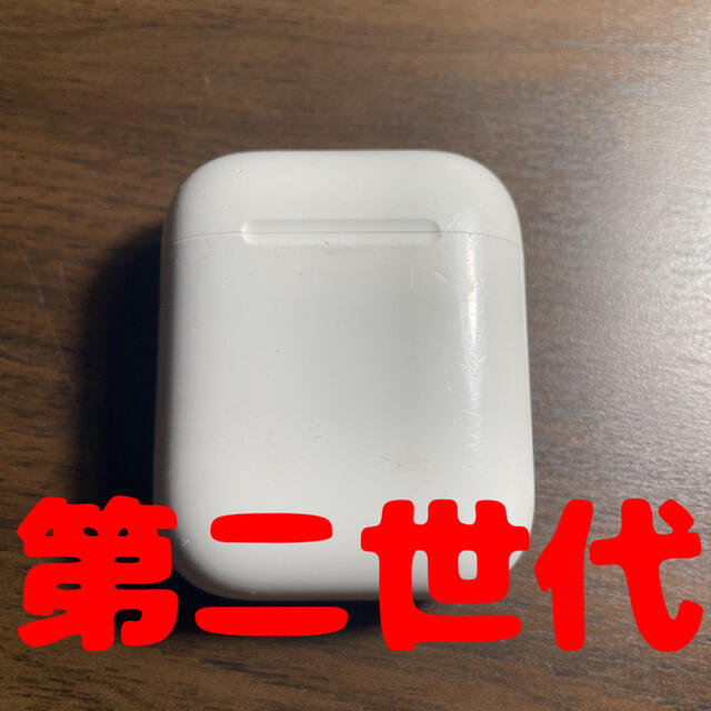 Apple(アップル)の第二世代充電ケース Apple国内純正品 スマホ/家電/カメラのオーディオ機器(ヘッドフォン/イヤフォン)の商品写真