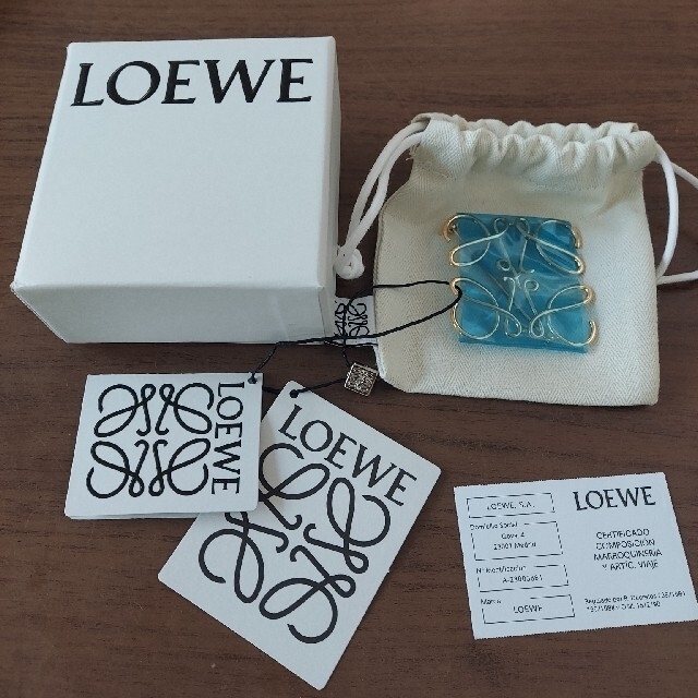 LOEWE☆アナグラムブローチ