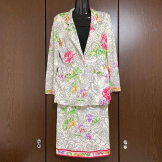 レオナール(LEONARD)の【美品】LEONARD 花柄　スカート　セットアップ　M(スーツ)