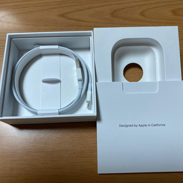 Apple(アップル)のApple AirPods スマホ/家電/カメラのオーディオ機器(ヘッドフォン/イヤフォン)の商品写真