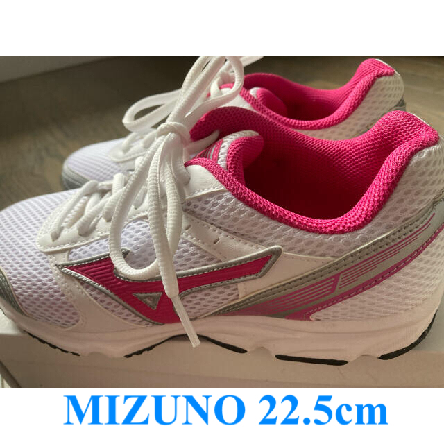 MIZUNO(ミズノ)のMIZUNO ランニングシューズ 22.5 スポーツ/アウトドアのランニング(シューズ)の商品写真