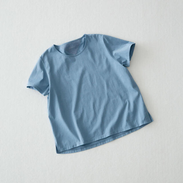 北欧暮らしの道具店 素肌も心もよろこぶTシャツ/Uネック ブルー 未使用 レディースのトップス(Tシャツ(半袖/袖なし))の商品写真