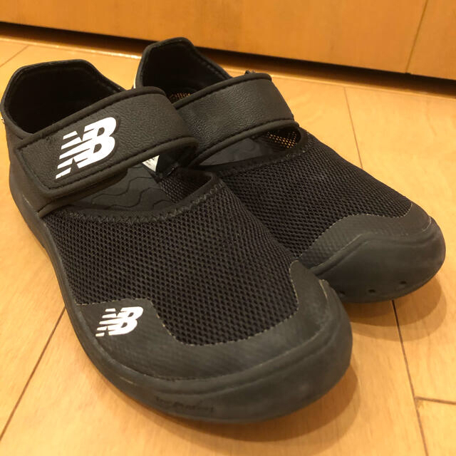 New Balance(ニューバランス)のニューバランス　１９.５cm  黒　夏の水遊び、公園遊びに♪ キッズ/ベビー/マタニティのキッズ靴/シューズ(15cm~)(アウトドアシューズ)の商品写真