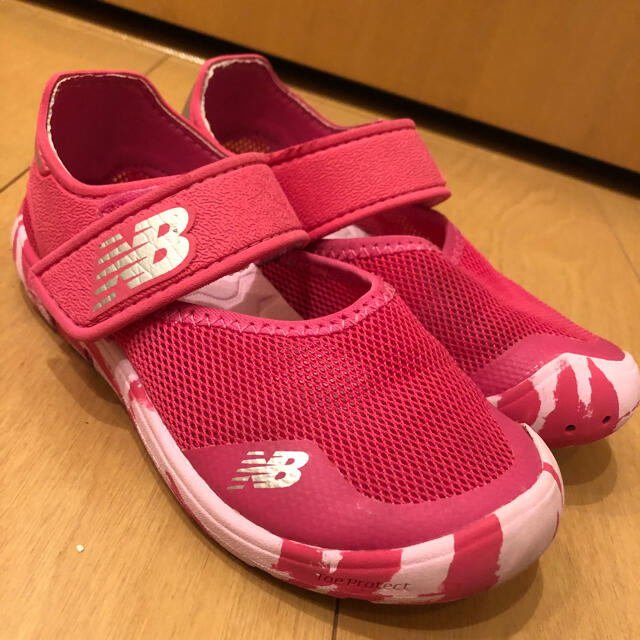 New Balance(ニューバランス)のニューバランス　１７.５cm ピンク　夏の水遊び公園遊びに♪ キッズ/ベビー/マタニティのキッズ靴/シューズ(15cm~)(スニーカー)の商品写真