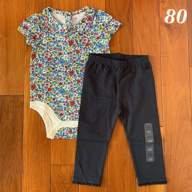 babyGAP(ベビーギャップ)の新品☆babygap☆ピーターパン襟半袖ロンパース＆レギンスセット☆80㎝ キッズ/ベビー/マタニティのベビー服(~85cm)(ロンパース)の商品写真