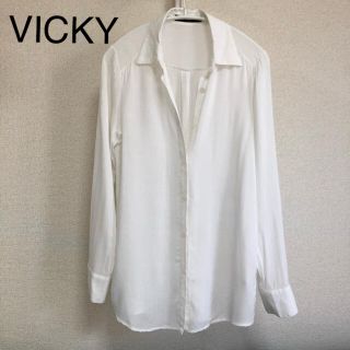 ビッキー(VICKY)の美品VICKY レーヨン　白シャツ(シャツ/ブラウス(長袖/七分))