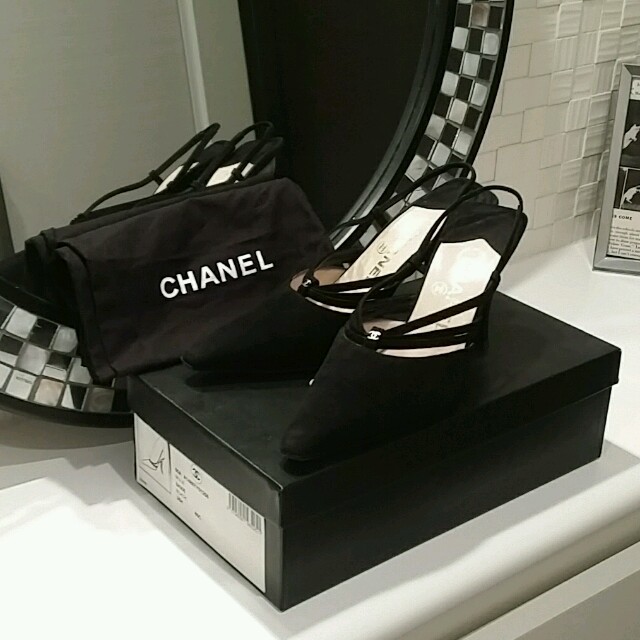 CHANEL(シャネル)のシャネルスウェードパンプス レディースの靴/シューズ(ハイヒール/パンプス)の商品写真
