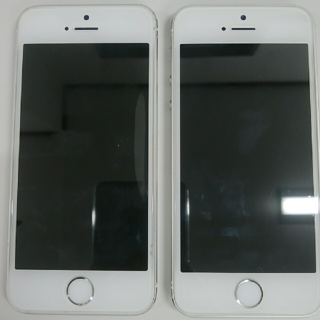 iPhone(アイフォーン)のiPhone5s 32GB シルバー　2つセット スマホ/家電/カメラのスマートフォン/携帯電話(スマートフォン本体)の商品写真