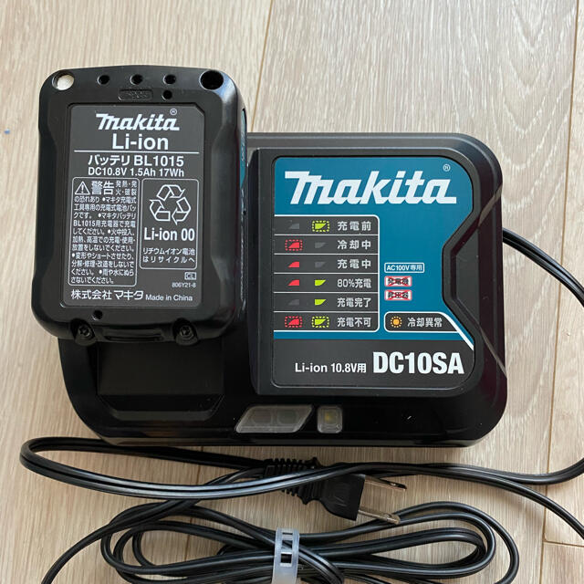 Makita(マキタ)のマキタ makita 10.8v スライド式バッテリーと充電器 スポーツ/アウトドアの自転車(工具/メンテナンス)の商品写真
