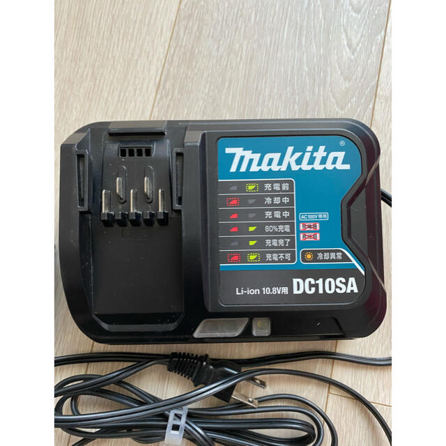 Makita(マキタ)のマキタ makita 10.8v スライド式バッテリーと充電器 スポーツ/アウトドアの自転車(工具/メンテナンス)の商品写真