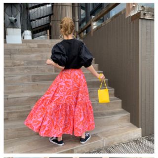 ザラ(ZARA)のmiteロングスカート　花柄　ハワイアン(ロングスカート)