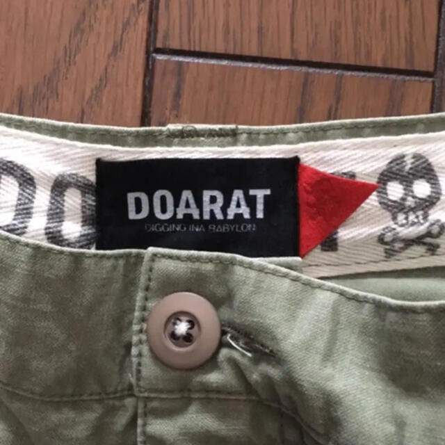 DOARAT(ドゥアラット)のDOARAT  クロップドカーゴパンツ カーキー メンズのパンツ(ワークパンツ/カーゴパンツ)の商品写真