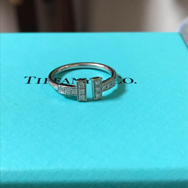 Tiffany & Co.(ティファニー)の最安値‼️TIFFANY&CO ティファニー Tワイヤーダイヤリング WG 正規 レディースのアクセサリー(リング(指輪))の商品写真