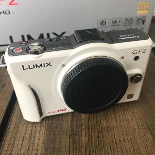 パナソニック(Panasonic)のlumix GF2 ホワイト　パナソニック(ミラーレス一眼)