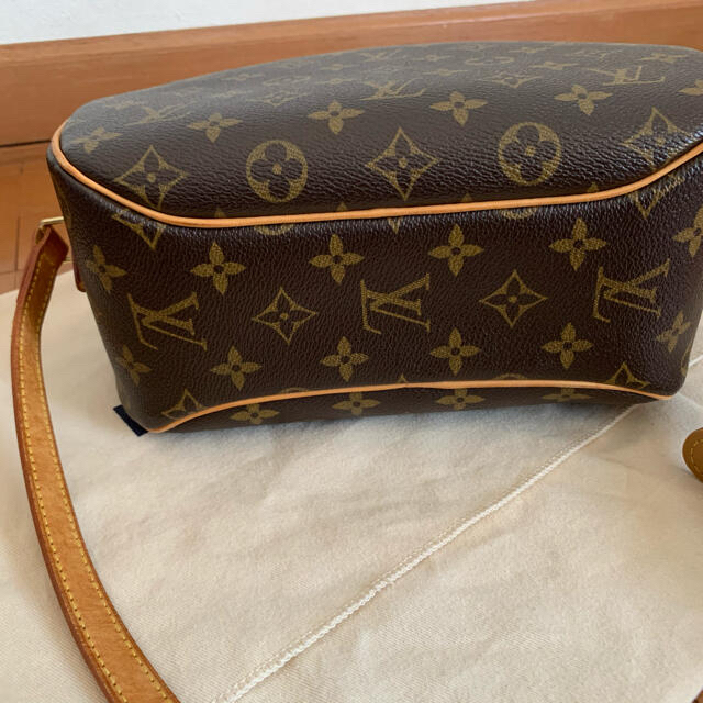 LOUIS VUITTON(ルイヴィトン)のLVショルダーバック メンズのバッグ(ショルダーバッグ)の商品写真