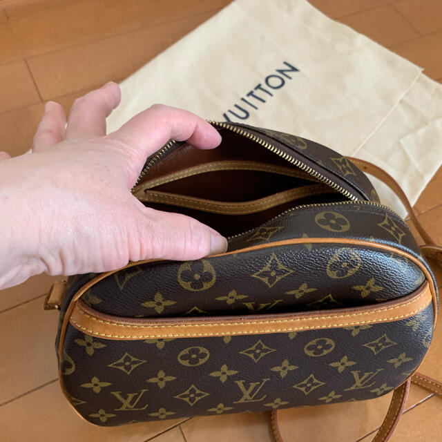 LOUIS VUITTON(ルイヴィトン)のLVショルダーバック メンズのバッグ(ショルダーバッグ)の商品写真