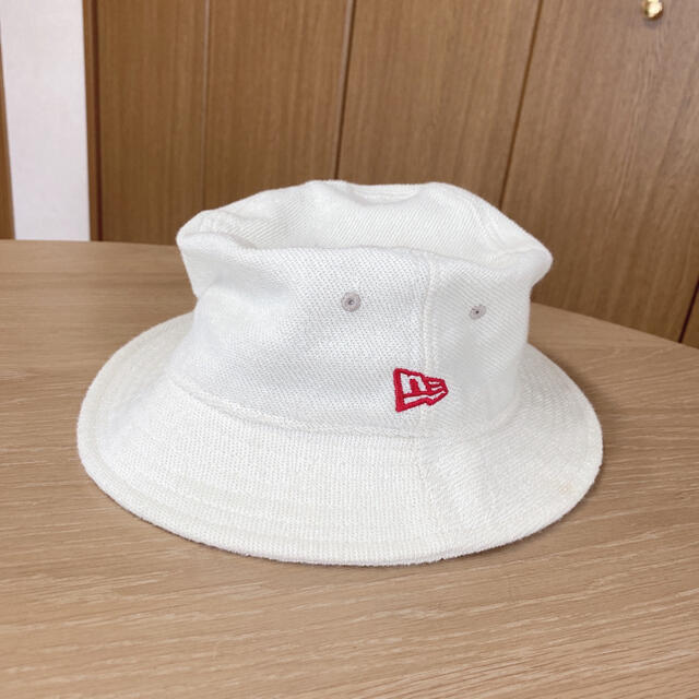 NEW ERA(ニューエラー)の未使用　美品　ニューエラー　バケットハット　ホワイト　パイル メンズの帽子(ハット)の商品写真