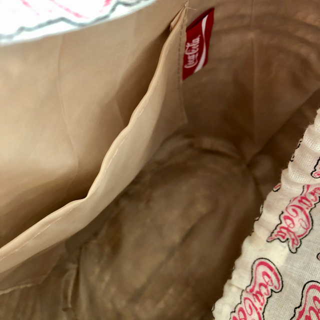 コカ・コーラ(コカコーラ)のコカコーラ店舗限定品💓コカコーラ柄🌞カゴバッグ👒 レディースのバッグ(トートバッグ)の商品写真