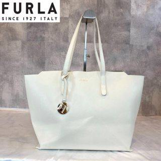 フルラ(Furla)の【FURAL】フルラ サリー レザー ホワイト 大きめトートバッグ A4収納可能(トートバッグ)