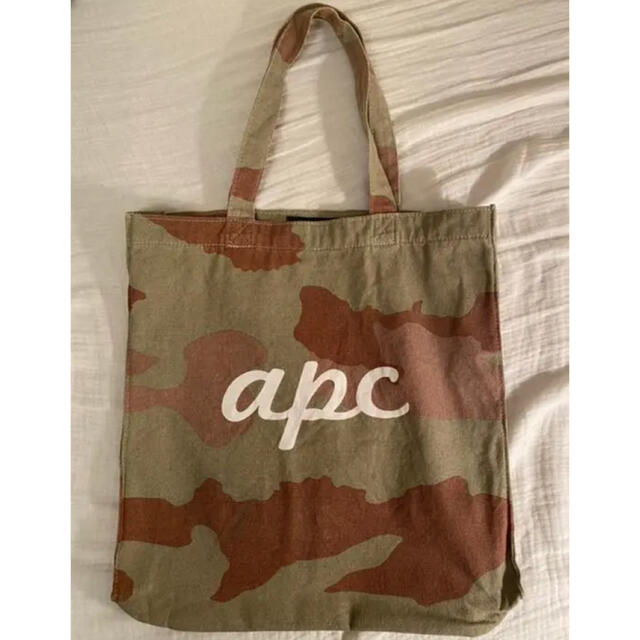 A.P.C(アーペーセー)のA.P.C トートバッグ　カモフラ　迷彩柄 レディースのバッグ(トートバッグ)の商品写真