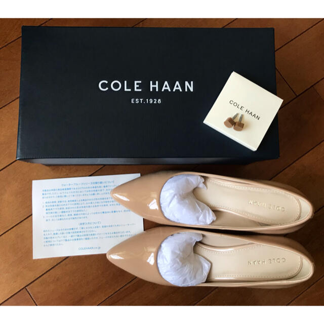 Cole Haan(コールハーン)のコールハーン　ヌードベージュ　エナメルパンプス　22.5cm レディースの靴/シューズ(ハイヒール/パンプス)の商品写真