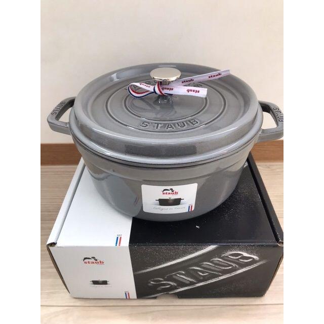 STAUB(ストウブ)の【388】ストウブ　ピコ ココット ラウンド 24cm グラファイトグレー インテリア/住まい/日用品のキッチン/食器(鍋/フライパン)の商品写真