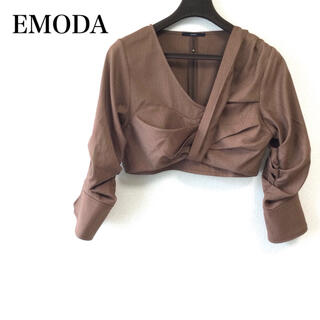 エモダ(EMODA)のEMODA ツイストフロントショートトップ(カットソー(長袖/七分))