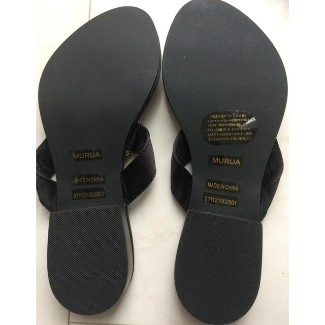MURUA(ムルーア)のMURUA 新品未使用 サンダル ブラックゴールド レディースの靴/シューズ(サンダル)の商品写真