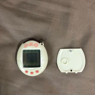 バンダイ(BANDAI)のたまごっちプラス　シャイニーほわいと(携帯用ゲーム機本体)