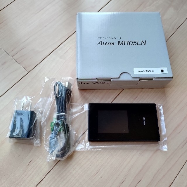 NEC(エヌイーシー)の【未使用】NEC LTEモバイルルータ Aterm MR05LN スマホ/家電/カメラのスマホ/家電/カメラ その他(その他)の商品写真