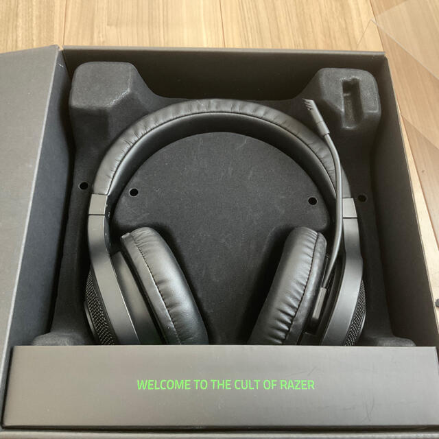 LAZER(レイザー)のRazer KRAKEN USB スマホ/家電/カメラのオーディオ機器(ヘッドフォン/イヤフォン)の商品写真