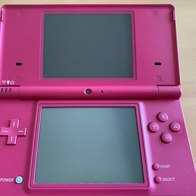 任天堂(ニンテンドウ)の任天堂　DSi エンタメ/ホビーのゲームソフト/ゲーム機本体(携帯用ゲーム機本体)の商品写真