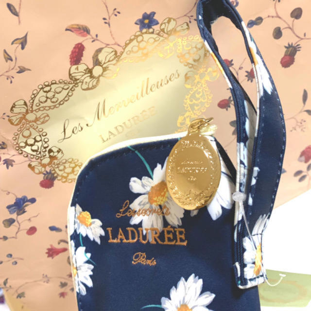 Les Merveilleuses LADUREE(レメルヴェイユーズラデュレ)のタグ付き マーガレット 保冷 ボトルケース LADUREE レディースのファッション小物(ポーチ)の商品写真