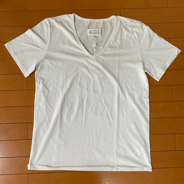 Maison Martin Margiela(マルタンマルジェラ)のMaison Margiela VネックTシャツ メンズのトップス(Tシャツ/カットソー(半袖/袖なし))の商品写真