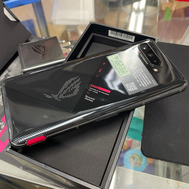 ASUS(エイスース)の2-51070 中古品超美品 海外版SIMFREE ROG Phone 5 5G スマホ/家電/カメラのスマートフォン/携帯電話(スマートフォン本体)の商品写真